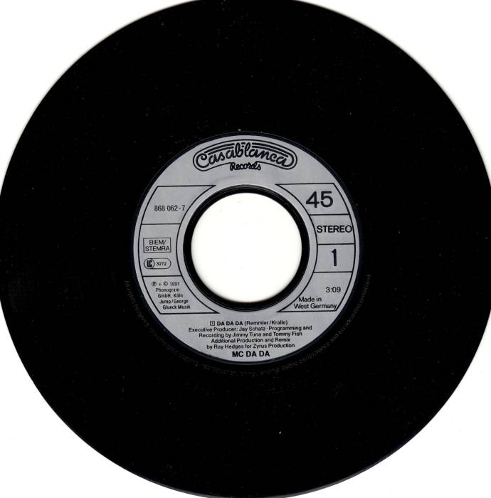 mcdada_single_aseite.jpg mcdada_single_aseite.jpg